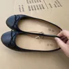 فستان أحذية أنيقة Bowknot Ballerina Womens Flat Round Toe Comfort Slipon Ladies Laiders Leather Single Single 230915