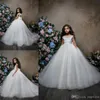 Pentelei 2019 Sparkly Flower Girl Dresses For Weddings Bow Beaded Spets Appliqued Little Kids Baby Gowns Cheap Sweep Train Communio246a
