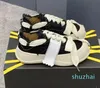Sneakers Luxury New Decorated Arrow Lace-Up Stitching Sneakers bekväm duk