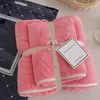 Designer A Set Handtuch aus reiner Baumwolle C Luxurys Designer Gesichtshandtuch und Badetuch Soft Wash Bath Home Absorbierende Männer Frauen Waschlappen 2248