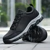 Zapatos de vestir para correr, zapatos de tablero grande para hombres, zapatos deportivos impermeables de cuero para otoño/invierno, zapatos informales para exteriores para mediana y tercera edad 230915