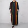 衣料品の男性JJellaba Man Muslim Moroccan Hooded Design Islamic Cotton and Linen Striped Robe Jubba Thobe Men'sカジュアルシャツ229i