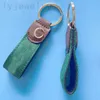 Car Keychain Green Conbing حلقة رئيسية صغيرة للرجال ملحقات الأزياء للسيدات حقيبة اليد قلادة بنية جلدية مفتاح سلسلة شهيرة PJ055