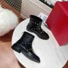 Bottes pour femmes en tissu à la mode, éléments classiques intemporels, simples et élégantes, tendance et polyvalentes, nouvelles chaussures décontractées