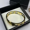 Mode 18k guld armband guldpläterad titanstål ihålig triangel kvinnor armband klassisk designer guld silver