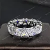 Luxury Weaking Weanding Promise Rings for Women Triângulo único Triângulo cúbico Design de zircônia de alta qualidade Novo jóias da moda Jóias Jóias de Jóias