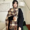 20% de réduction sur l'écharpe en cachemire à double face au core à double face pour les femmes en automne et en hiver coréen version épaissie de fil d'or plaid jacquard châle de filet