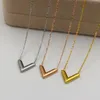 Titanium stalen Koreaanse versie van de driedimensionale V-letter ketting mode voor dames korte sleutelbeenketting access177m