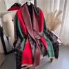 30 % RABATT Mode Damen Herbst und Winter Doppelseitiger Kaschmirschal Großer CC-Buchstabe Streifenschild Verdickter warmer Schal mit doppeltem Verwendungszweck
