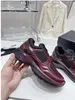 Calfskin Nylon Reflective Sneakers Designer Chaussures de course Luxury Femmes Sports Chaussures décontractées Chaussure Nouveau 2024