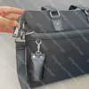 Klassisk triangelportföljdesigner Mens Laptop Bag Stor kapacitet Canvas Computer Bag Fashion Business Travel Crossbody Handväska med nyckelring
