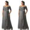 Abiti grigi per la madre della sposa Plus Size al largo della spalla Abiti economici in chiffon per feste di ballo Abiti lunghi per la madre dello sposo indossano BM0875191H