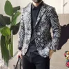 24SS Designer Mens Suits Blazers الفاخرة على الطراز الغربي للملابس الترفيهية ملونة معاطف طباعة الكتابة على الجدران.