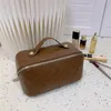 Big Lady Leather Cosmetic Bags Fashion Makeup Bag Kvinnor Designers toalettartiklar Travel Pouch Ladies Purses Gift Small Purse170d