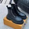 Med Box Barock Ranger Boots Boot Mens Ankle Boot Designers Mänskor Kornkalvläder Chu Ely Purse Vouttonly Crossbody Viutonly 4036