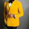 Abiti da uomo Velluto giallo per uomo africano con doppio petto 2 pezzi Party Wedding Groom Tuxedo Fashion Set Blazer Pantalone nero