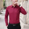 Felpe con cappuccio da uomo 2022 Autunno nuovo stile camicie da lavoro casual a maniche lunghe da uomo slim-fit tinta unita abbigliamento formale L230916