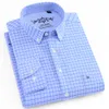 Chemises Oxford décontractées à carreaux pour hommes avec poche plaquée unique avec chemise boutonnée à manches longues brodée coupe régulière X1218284n