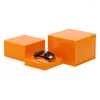 3つのオレンジ色の白い黒いアクリルケータリングスタンドのベイクウェアツールセットフードビュッフェライザーディスプレイキューブのネスト