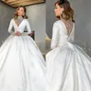 2020 Dubai Arabic High Neck Satin Ball Gown Wedding Dresses Sparkly Crystals Pärled V Neck Long Sleeve Illusion Back Bridal Clows 181t