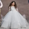 Summer Flower Girl Dresses For Weddings Ball Gown Princess Floor Length White Spets Tulle Applices långärmad festklänningar Pagea218g