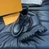 scarpe casual di alta qualità Stivali ranger barocchi Stivali Chelsea Stivaletti da uomo Designer scarpe da uomo Pelle di vitello a grana Stivali da combattimento in gomma spessa Flat 06