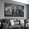 Toile de peinture avec éléphants d'afrique noirs, animaux sauvages, affiches et imprimés, images d'art murales pour salon L01