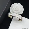 Diseñador de lujo 23 canales para hombres y mujeres Nueva pulsera clásica Rosa Blanco Letra negra Amor correcto Incrustación de diamantes Regalo de compromiso Regalo del día de San Valentín