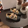 Chaussures de marche athlétiques pour enfants, baskets de créateur de mode pour garçons et filles noires, vente en gros, 2023