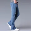 Mens Traditional Bootcut Leg Jeans Slim Fit Lätt utblåst blå svart manlig designer klassiska stretch flare pants266e