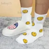 Pantoufles viennent avec chaussette Kaii dessin animé hiver nouvelles pantoufles de fourrure avec chaussettes chambre drapeau modèle maison femmes pantoufles moelleuses diapositives babiq05