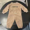 デザイナー服幼児の男の子の服セット春秋の赤ちゃん長袖Tシャツパンツ2pcs子供用服のトラックスーツのコスチューム