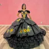 肩から黒いQuinceaneraドレスレース刺繍ヒマワリ階層タルボールガウンスウィート16プリンセスドレスVestido de 15 Anos