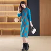 2023 Women Designer Plaid Leopard Sweaters Dress Autumn Winter Soft Warm O-Neck Elegant Midi Frocks Långärm Slim Vacation Party Sticked Jumper Dresses Plus Size