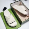 Lyxiga tofflor Slide varumärkesdesigners Kvinnor Dam Hålsplattform Sandaler Kvinnor Sandal med lnterlocking g härlig soliga strandkvinnor tofflor