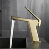 Badrumsvaskkranar Ankomstbassängen kran Single Spak och kall mixer Tap Black Gold Chrome Brass