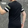 Magliette da uomo T-shirt a maniche corte con collo estivo lavorato a maglia a righe a contrasto con motivo di cucitura T-shirt rotonda sottile di qualità