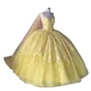 2023 Robes de Quinceanera en dentelle jaune avec capuchon en tulle perles spaghetti sans bretelles à lacets robes de bal robe formelle douce 15 16258i