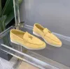 Designers män klär skor toppkvalitet hjortskinn kvinnor loafers klassiska metallknappar runda mode platt häl sneaker fritid walk shopping lady kör casual sko