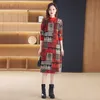 2023 Vintage Jacquard Graphic Sweaters Dress Autumn Winter Designer Kvinnor O-Neck Slim Vacation Party Sticked Jumper Dresses Long Sleeve Soft Warme Midi Frocks