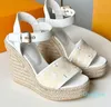 Plattform klackar sommar kvinnors lyxdesigners sandaler non slip gummi sula mode sand casual skor