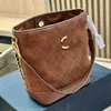 Borsa da donna di marca di lusso borsa a secchiello cucita in pelle scamosciata borsa a tracolla con catena in metallo borsa a tracolla singola borsa autunno e inverno di grande capacità 21 cm