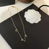 Szaleńty Luksusowe projektant mody Naszyjnik Choker Silver 18K Gold Stated Stael Letter Wisiant dla kobiet biżuteria x029