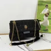 Kurtg Designer Torka Tkanina Orzeł głowy Crossbody Worki damskie łańcuchowe torby na ramię Małe pachnące worki na ramię Mała kwadratowa torebka 230915