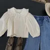 Zestawy odzieżowe Koreańskie dzieci 2023 Koronkowa koszula na szyję z kamizelką Pluszowe dżinsy