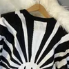 2023 Nowy sweter z dzianiny Minimalistyczny haft haftowy litera akademicka elegancka elegancka elegancka dekolt SWEATER UNISEX U152