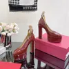 Plateforme Patent Leather Sandale 155 mm Femme Classic Fashion Designers de luxe de luxe Habit Chaussures chevilles High Heeled Femmes