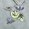 Dessin animé émail Noctilucence broche fluorescente insecte papillon luciole broches unisexe papillon alliage Anti-lumière boucle Badge ornements A221C