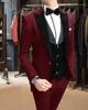 Costumes pour hommes, gilet en velours noir, costume de mariage pour marié, ensemble Blazer rouge 3 pièces, dîner formel, bal de promo, élégant, sur mesure, 2023