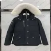 23SS Mens Down Chaquetas Parka Invierno Tela impermeable Hombres Wolf Fur Wyndham Chaqueta con capucha Fourrure Outwear Pieles de mapache Coatomsf cálido